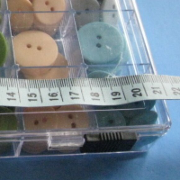 209 Craft or Sewing Buttons Matching S M L - Picture 5 of 9